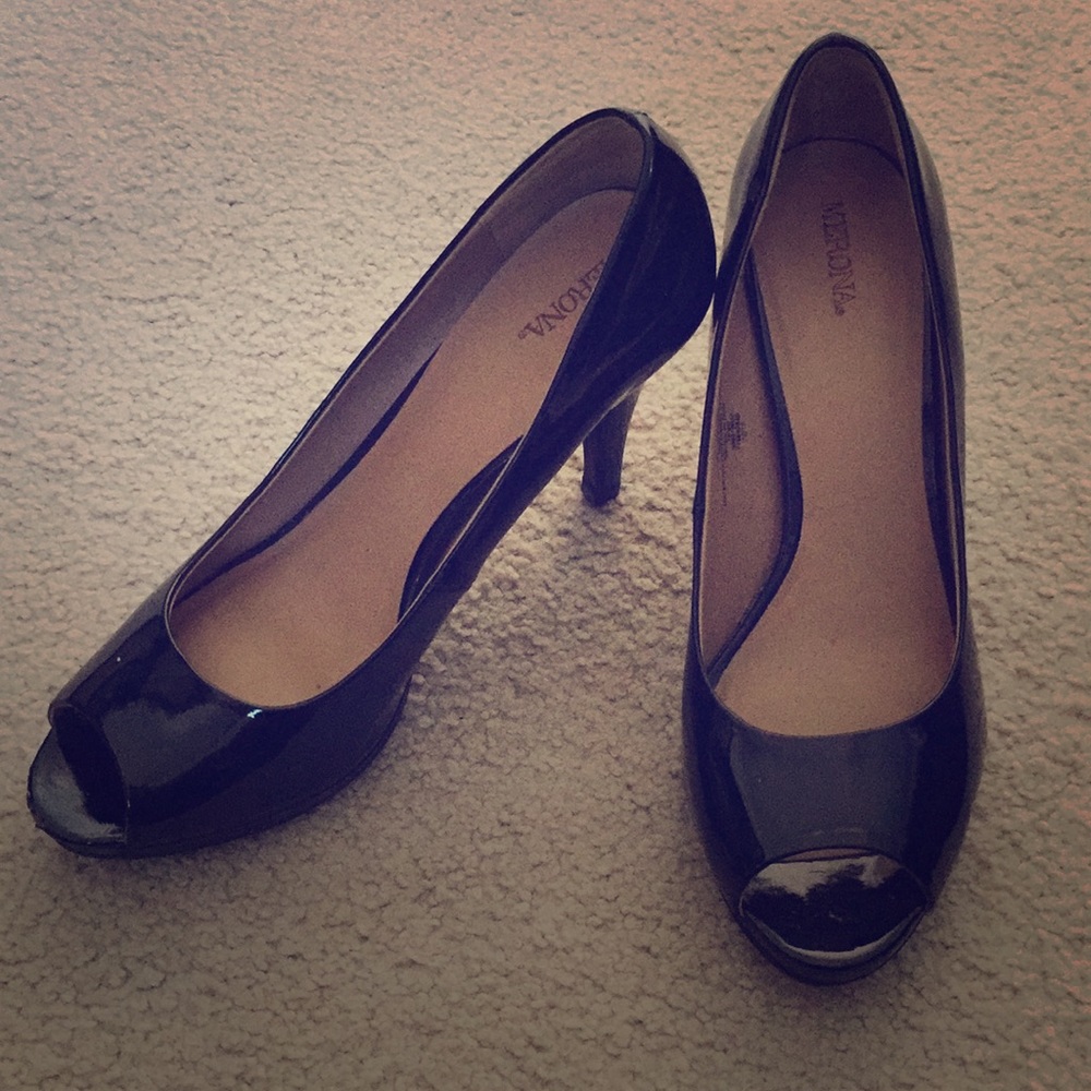 Merona 2 inch pump heel with peep toe - shiny